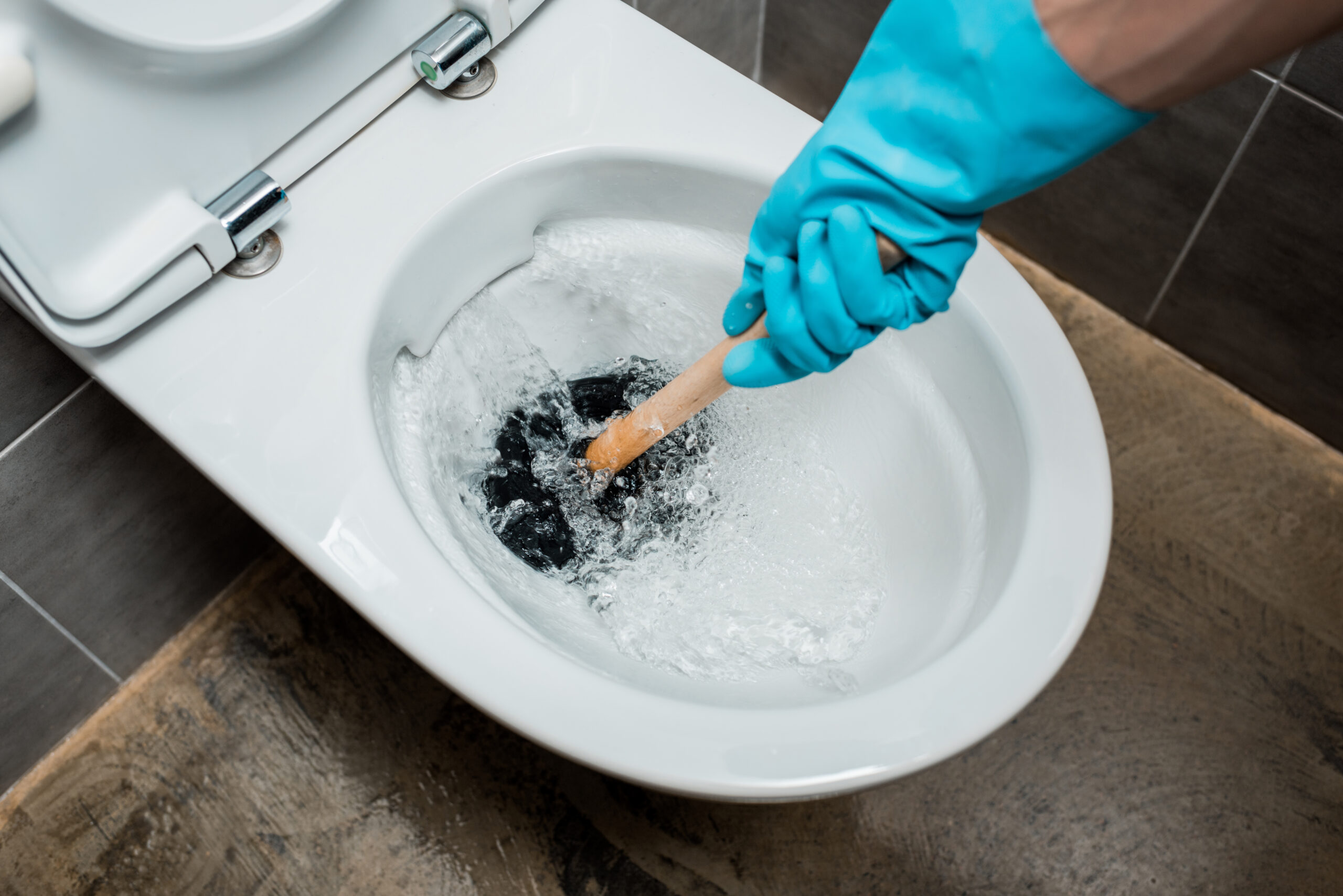 Des moyens écologiques pour déboucher une toilette - PLOMBIER SOS